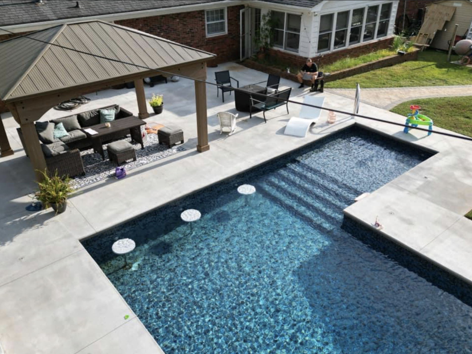 L-shaped pool